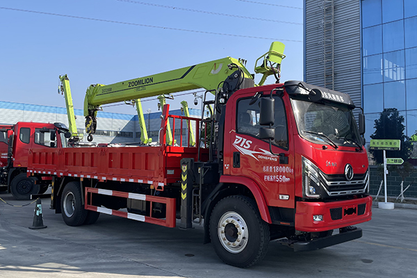 Dongfeng 8-ton 5-section arm crane transport vehicle