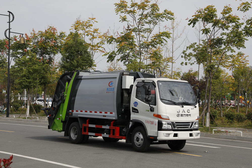 7 cubic compression garbage truck,Jiangling chassis